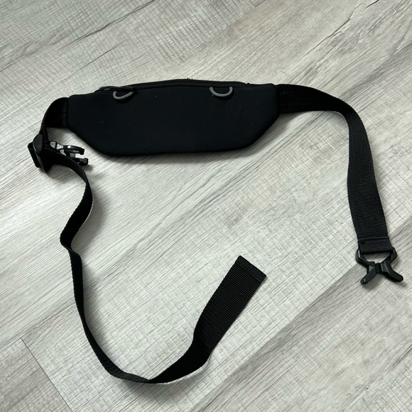 CHUMS Neo Pocket Waist Pack Black Gray - Picture 4 of 11